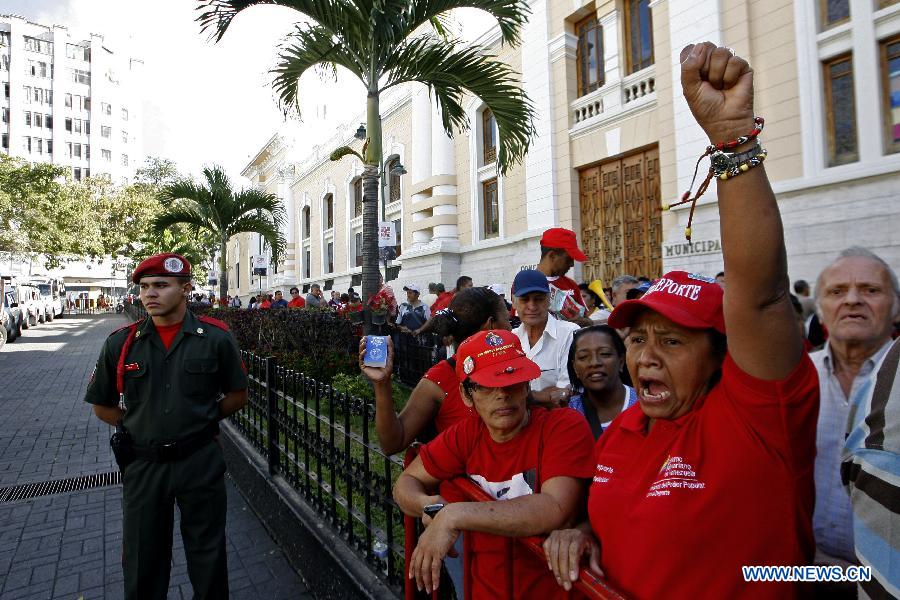 Supporters of Venezuelan President Hugo Chavez participate during a demonstration outside the National Assembly, in Caracas, Venezuela, on Jan. 5, 2013. Venezuelan Vice President Nicolas Maduro said Friday that ailing President Hugo Chavez could be sworn in by the Supreme Court at a later date if he is not able to take the oath of office as scheduled on Jan. 10. (Xinhua/Juan Carlos Hernandez) 