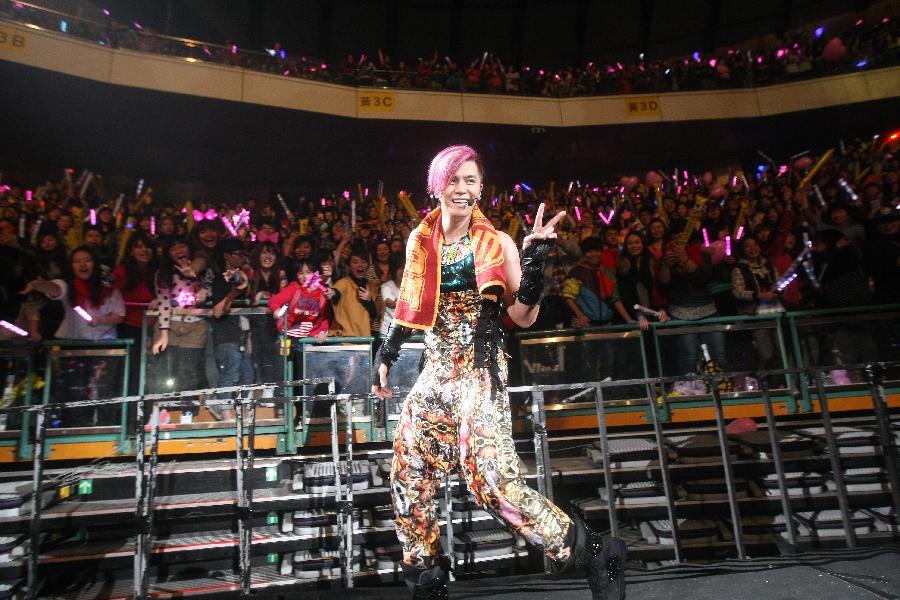 Pop singer Show Luo gives performance during a concert of his 2013 world tour "Over the Limit" at Taipei Arena in Taipei, southeast China's Taiwan, Jan. 4, 2013. (Xinhua)