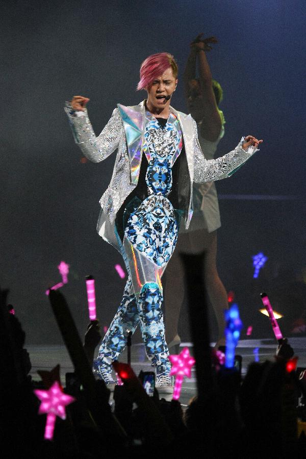 Pop singer Show Luo gives performance during a concert of his 2013 world tour "Over the Limit" at Taipei Arena in Taipei, southeast China's Taiwan, Jan. 4, 2013. (Xinhua)