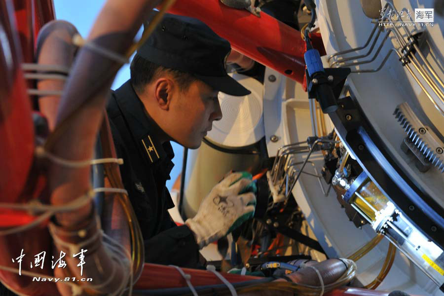 A maritime rescue detachment of the North China Sea Fleet under the Navy of the Chinese People's Liberation Army (PLA) has completed a submarine rescue and lifesaving drill successfully in the Yellow Sea. (navy.81.cn/Qian Xiaohu, Wang Songqi)