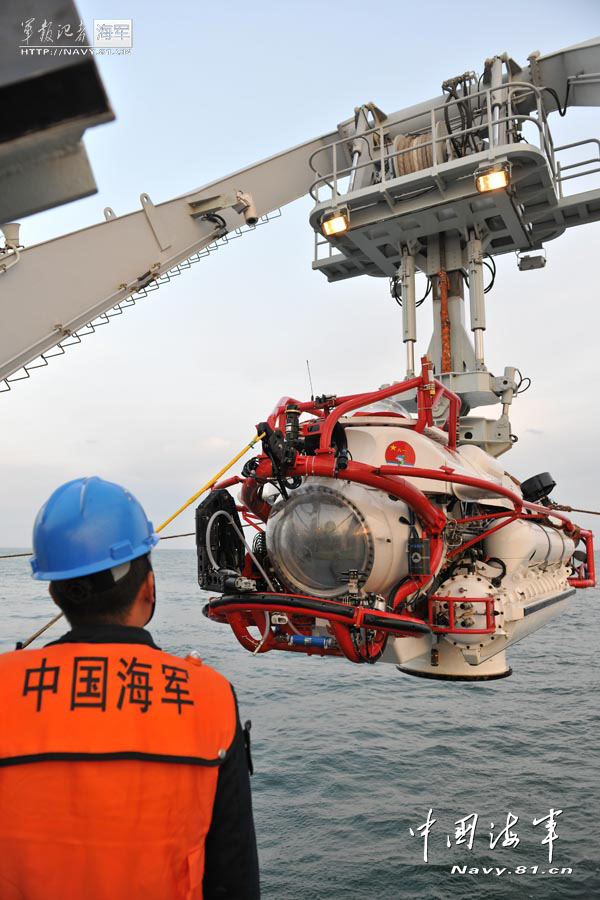 A maritime rescue detachment of the North China Sea Fleet under the Navy of the Chinese People's Liberation Army (PLA) has completed a submarine rescue and lifesaving drill successfully in the Yellow Sea. (navy.81.cn/Qian Xiaohu, Wang Songqi)