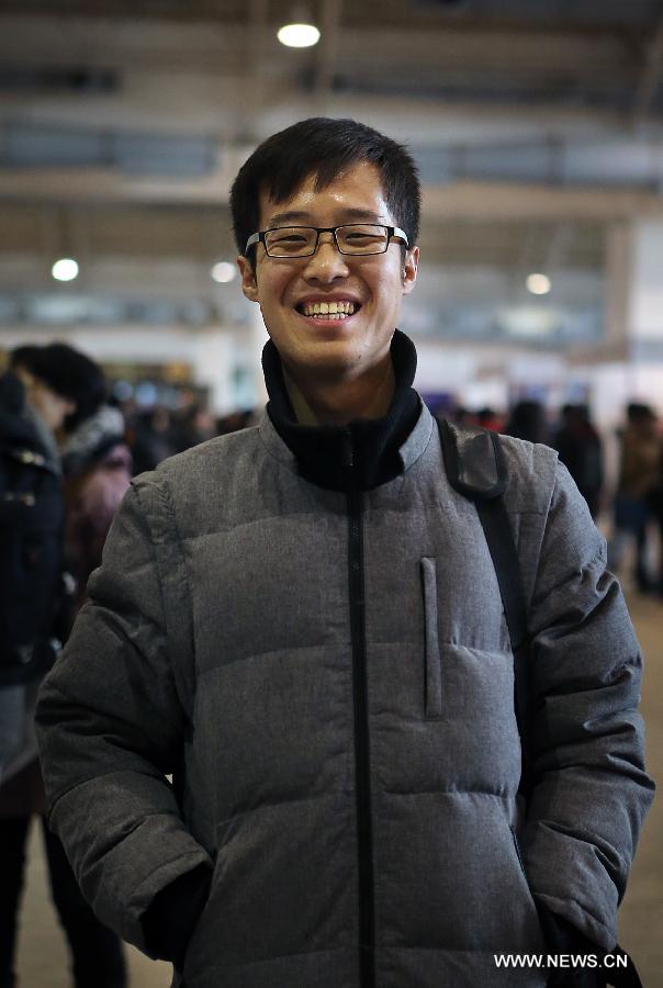 Li Shujun, a 28-year-old graduate from the Department of International Politics of the University of International Relations, is seen at a job fair for postgraduates in Beijing, capital of China, Jan. 6, 2013. Li wants to find a job related to his major at a state-owned enterprise or public institute which can provide with Hukou, or household registration in Beijing, with a starting salary of 4,000 to 5,000 yuan (about 642 to 803 U.S. dollars) per month. (Xinhua/Wan Xiang) 