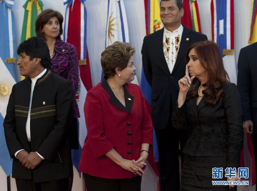 Bolivian President Evo Morales (L Front), Brazilian President Dilma Rousseff (C Front) and Argentine President Christina Fernandez (R Front) attend the closing ceremony of the 43rd Southern Common Market (Mercosur) Summit in Mendoza, Argentina, June 29, 2012. (Xinhua/Martin Zabala)