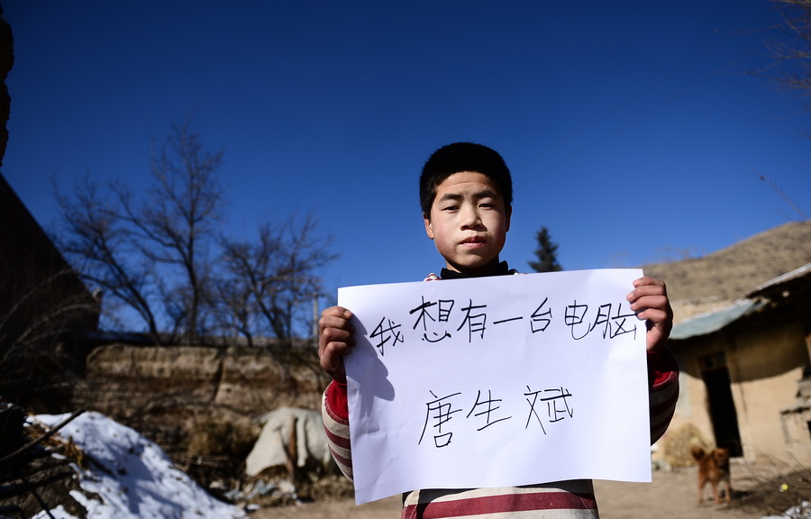 Tang Shengbin, 13, sixth-grade pupil of Wanquan primary school in Datong, Qinghai. His New Year wish: I want to have a computer. (Xinhua/Zhang Hongxiang)