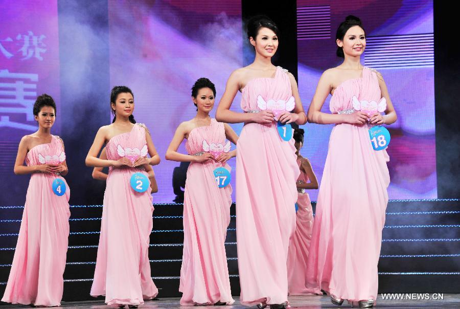 Girls attend the final of the 5th World Hakka Girl Contest in Meizhou, south China's Guangdong Province, Jan. 6, 2013. (Xinhua/Zhong Xiaofeng)