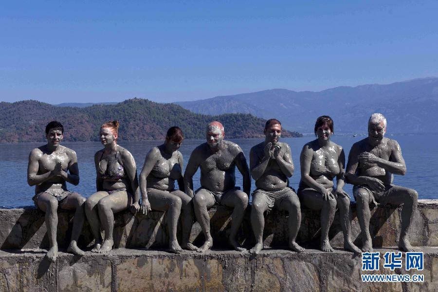 Visitors enjoy mud bath in a bathing spot in Dalyan of Turkey, on Sept. 24, 2012. Mud bath in Dalyan is famous in Turkey and all around the world, attracting thousands of visitors every year during the tourist season. (Xinhua/Ma Yan)