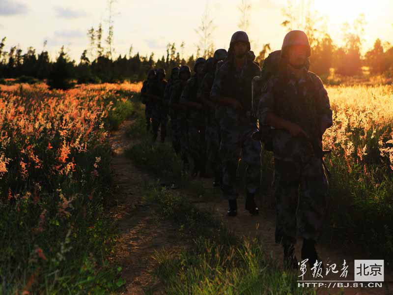 The Special Forces of the Chinese People's Liberation Army recently conduct field training in an unfamiliar area, in a bid to temper the troop's combat skills. (China Military Online) 