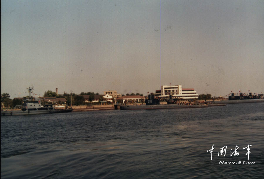 In April 1951, Chinese Navy organizes a group to learn submarine knowledge from the Pacific Fleet of former Soviet navy in Lushun, Dalian, northeast China's Liaoning province. In May 1952, China founds its first submarine base in Qingdao, east China's Shandong province. In June 1954, China establishes its first submarine force to conduct patrol and vigilance missions. (File photo/ Navy.81.cn)  