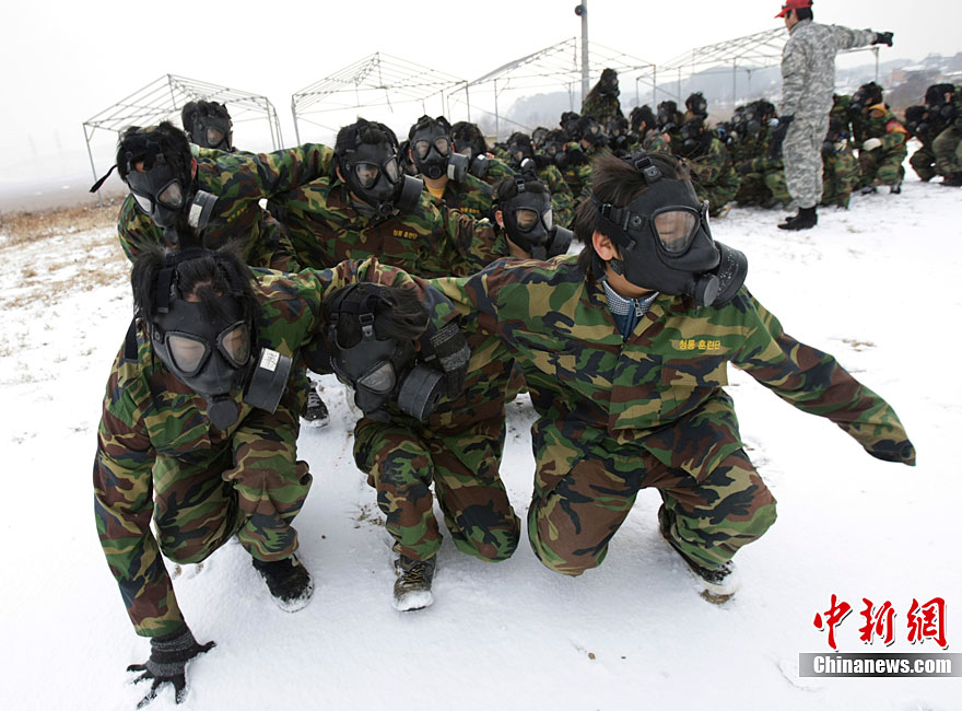 South Korean primary and secondary school students have military training in snow without shirts in a boot camp in Daebu, Ansan, South Korea, Dec. 27, 2010. (Photo/Chinanews.com)