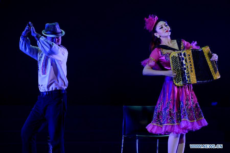 Artists perform during a ridotto at Hefei Grand Theatre in Hefei, capital of east China's Anhui Province, Jan. 10, 2013. (Xinhua/Zhang Duan)