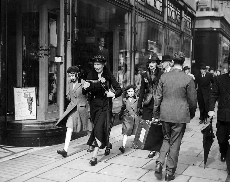 Unrecognized by passers-by, Britain's Princess Elizabeth, left, and her sister Princess Margaret, are taken for a walk through busy London streets on May 15, 1939, after their first ride on a London Underground train. They were accompanied by their governess and a lady-in-waiting. (People's Daily Online/AP)