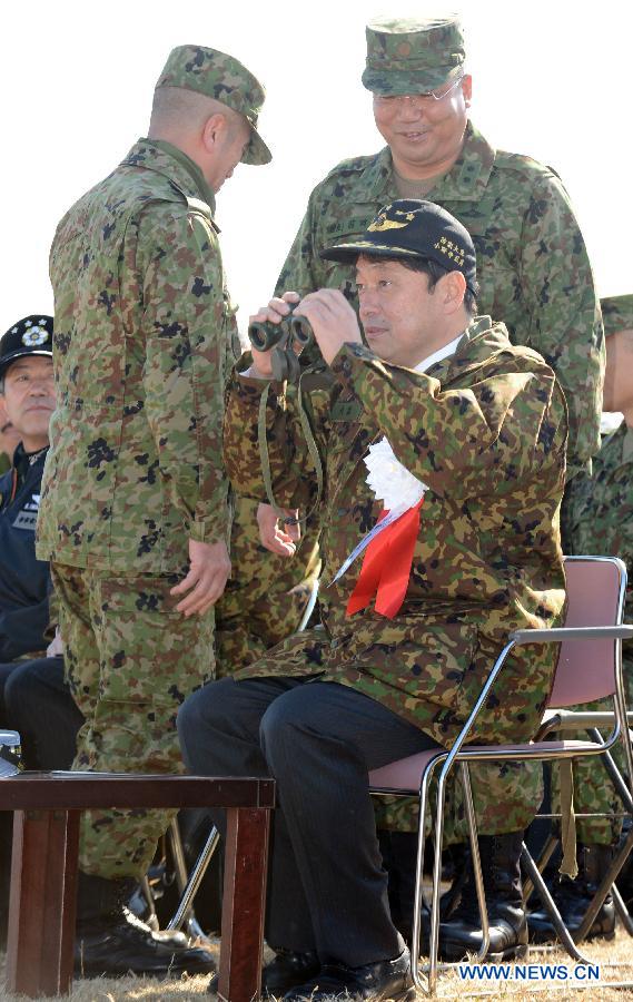 Japan's Defense Minister Itsunori Onodera arrives at the Japan Self Defense Forces training ground to inspect troops as they parachute in during an exercise in Narashino, suburban Tokyo, Japan, Jan. 13, 2013. A total of 300 personnel, 20 aircraft and 33 vehicles took part in the open exercise at the defense force's Narashino training ground. (Xinhua/Ma Ping)