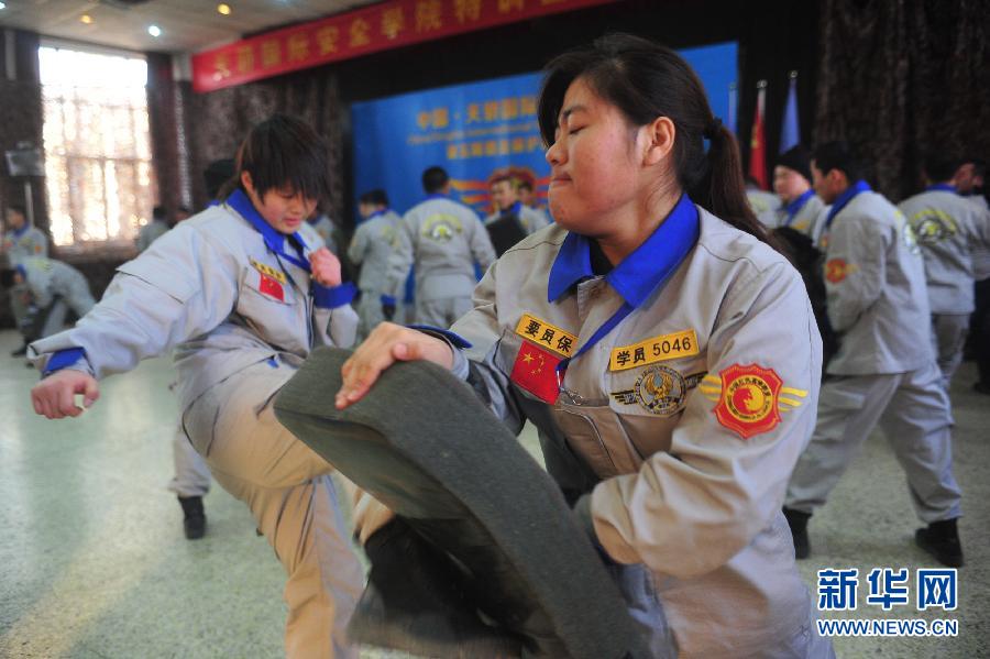 Trainees conduct combat training on Jan. 2, 2013. (Xinhua/ Liu Changlong)