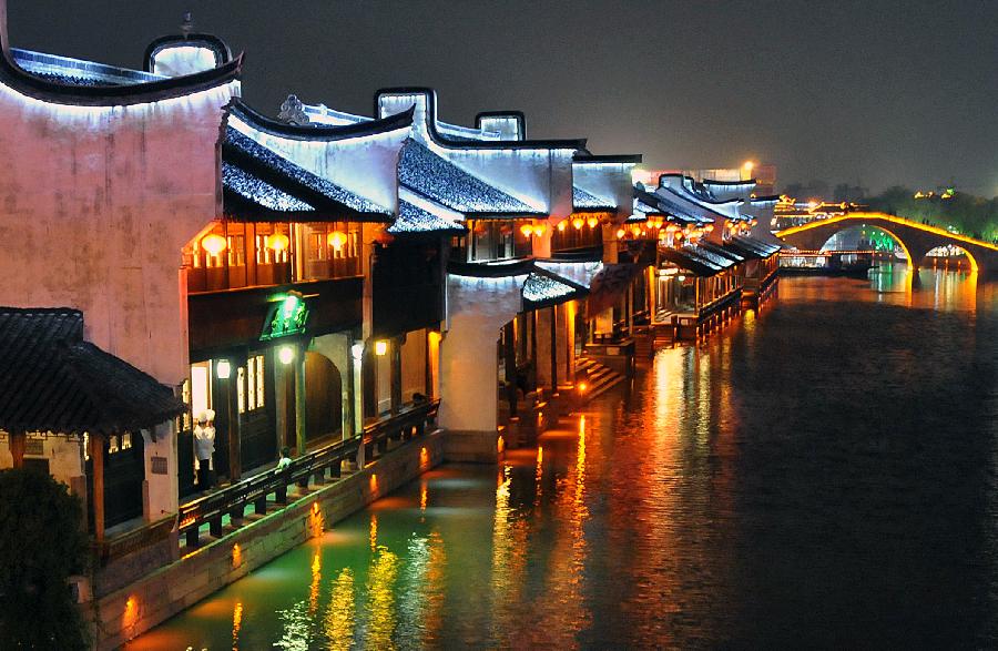 Photo taken on April 16, 2010 show a night view of Yuehe, an ancient town in Jiaxing City, east China's Zhejiang Province. (Xinhua/Wang Song) 