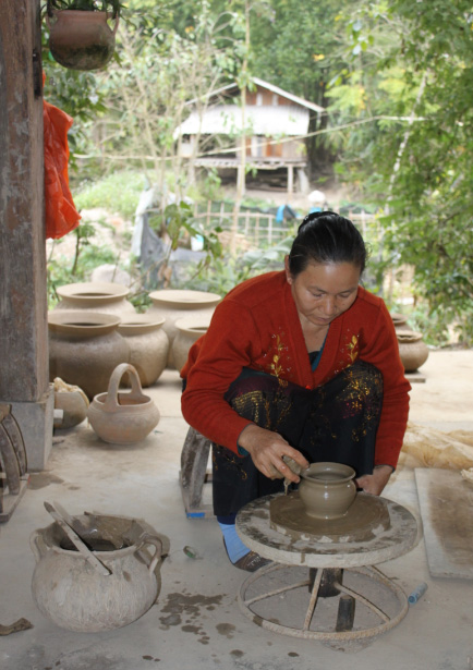 Pottery craft (Photo/An Wei,China.org.cn)