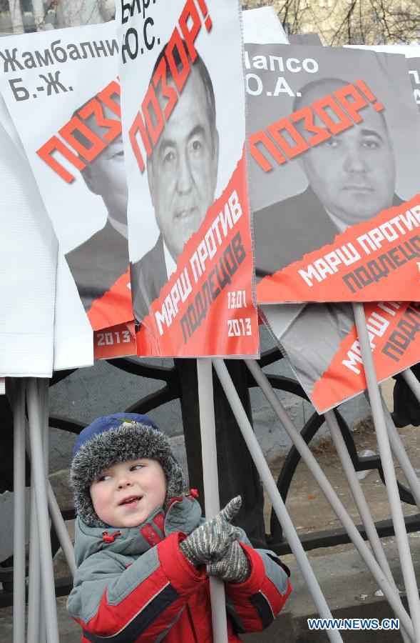 A child holds a placard during the protest against the "Anti-Magnitsky Act" in downtown Moscow, Russia, Jan. 13, 2013. The Anti-Magnitsky Act, signed by President Vladimir Putin on Dec. 28, 2012, bans U.S. citizens to adopt Russian orphans and is part of Russia's response to the U.S. Magnitsky Act which introduced sanctions against Russian officials related to the death of Sergei Magnitsky, a whistle-blowing lawyer who died in a Moscow pre-trial detention center in 2009. (Xinhua) 