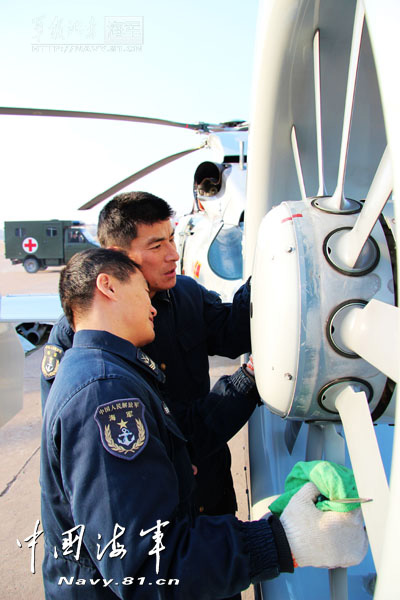 A carrier-based aircraft regiment under the North Sea Fleet of the Navy of the Chinese People's Liberation Army (PLA) conducts flight training at an airport in Shandong province, in a bid to temper the tactical skills of warplane pilots. (navy.81.cn/Hu Baoliang, Zhang Xiaobang)