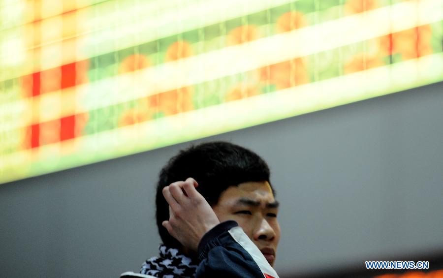 A man waits to buy tickets in a railway station in Chengdu, capital of southwest China's Sichuan Province, Jan. 14, 2013. The peak of Spring Festival travel train tickets purchase started from Jan. 13, 2013 in Chengdu. (Xinhua/Li Hualiang)