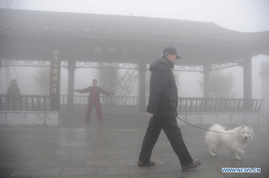Citizens do morning exercises amid heavy fog in Hongze County, east China's Jiangsu Province, Jan. 14, 2013. Emergency response measures were adopted in many Chinese cities, where the air has held excessive levels of major pollutants in the past few days due to prolonged fog and smog. Heavy fog has caused highway closures and flight delays in several provinces. The elderly, children and those suffering from respiratory and cardiovascular diseases are advised to stay indoors to reduce exposure to polluted air. (Xinhua/Chen Liang)