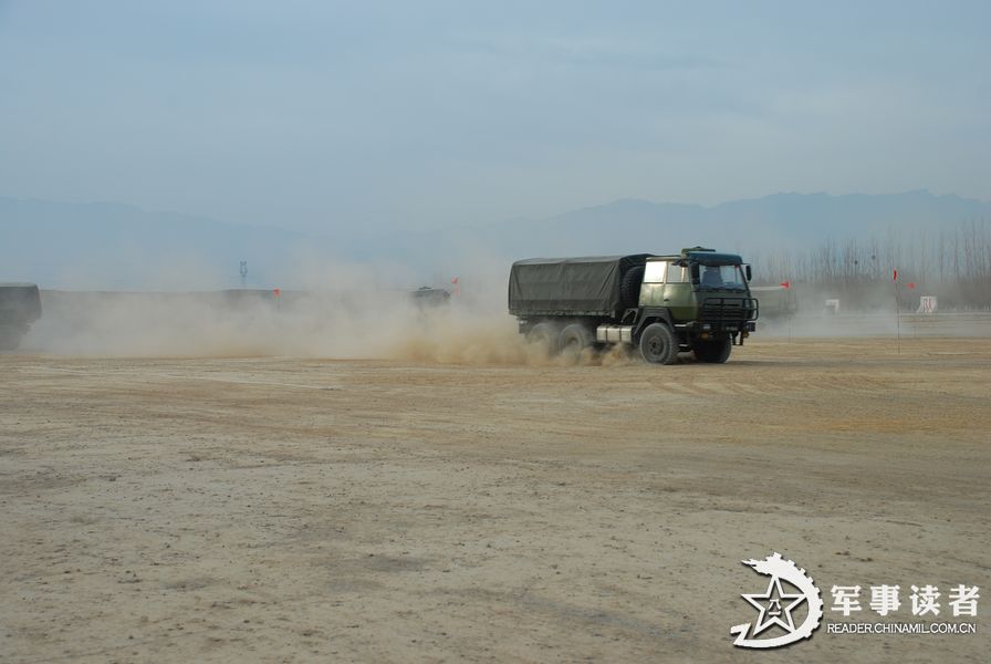 A regiment under the Lanzhou Military Area Command (MAC) of the Chinese People's Liberation Army (PLA) conducts an actual-combat drill in cold weather recently, so as to improve the actual-combat capability of its troops. (China Military Online/Gong Shuangwen, Yang Guo, Hu Gai)