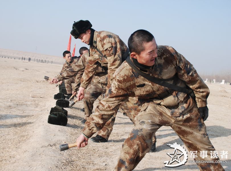 A regiment under the Lanzhou Military Area Command (MAC) of the Chinese People's Liberation Army (PLA) conducts an actual-combat drill in cold weather recently, so as to improve the actual-combat capability of its troops. (China Military Online/Gong Shuangwen, Yang Guo, Hu Gai)