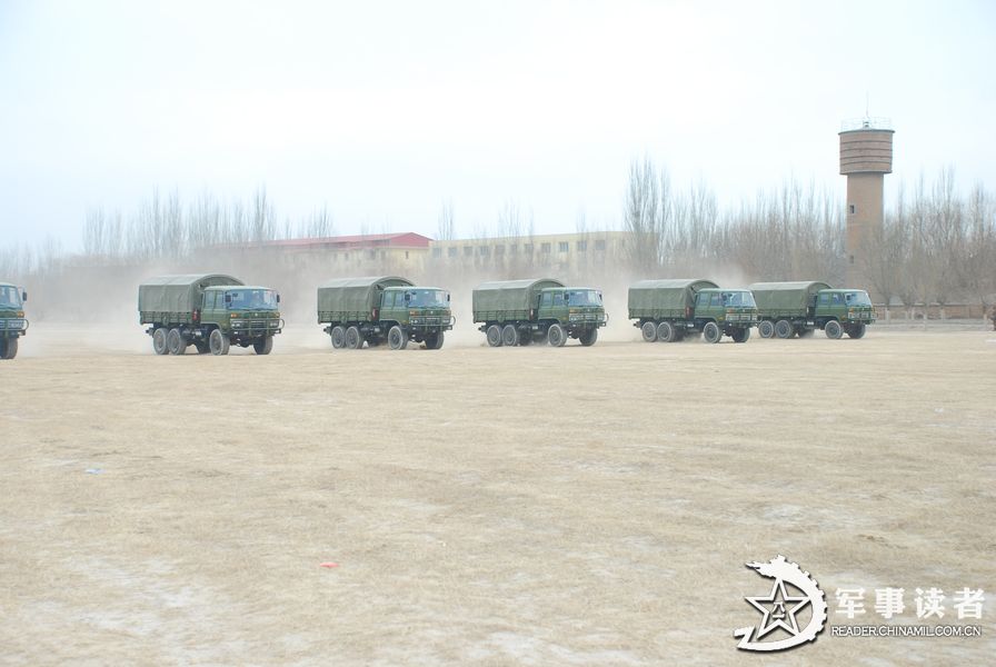 A regiment under the Lanzhou Military Area Command (MAC) of the Chinese People's Liberation Army (PLA) conducts an actual-combat drill in cold weather recently, so as to improve the actual-combat capability of its troops. (China Military Online/Gong Shuangwen, Yang Guo, Hu Gai)