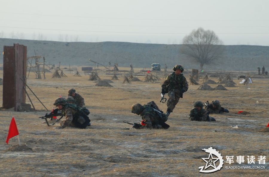 A regiment under the Lanzhou Military Area Command (MAC) of the Chinese People's Liberation Army (PLA) conducts an actual-combat drill in cold weather recently, so as to improve the actual-combat capability of its troops. (China Military Online/Gong Shuangwen, Yang Guo, Hu Gai)