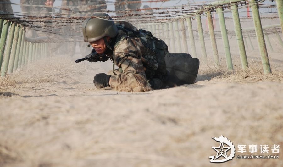 A regiment under the Lanzhou Military Area Command (MAC) of the Chinese People's Liberation Army (PLA) conducts an actual-combat drill in cold weather recently, so as to improve the actual-combat capability of its troops. (China Military Online/Gong Shuangwen, Yang Guo, Hu Gai)