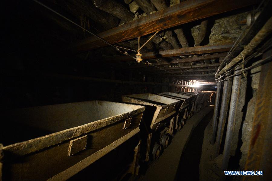 Photo taken on Jan. 15, 2013 shows the interior of Laojinchang gold mine where an accident involving carbon monoxide poisoning happened, in Huadian, northeast China's Jilin Province. Ten people were killed and 28 others injured when a fire broke out on early Tuesday morning inside the gold mine, resulting in a high density of carbon monoxide. An investigation into the cause of the accident is under way. (Xinhua/Lin Hong) 