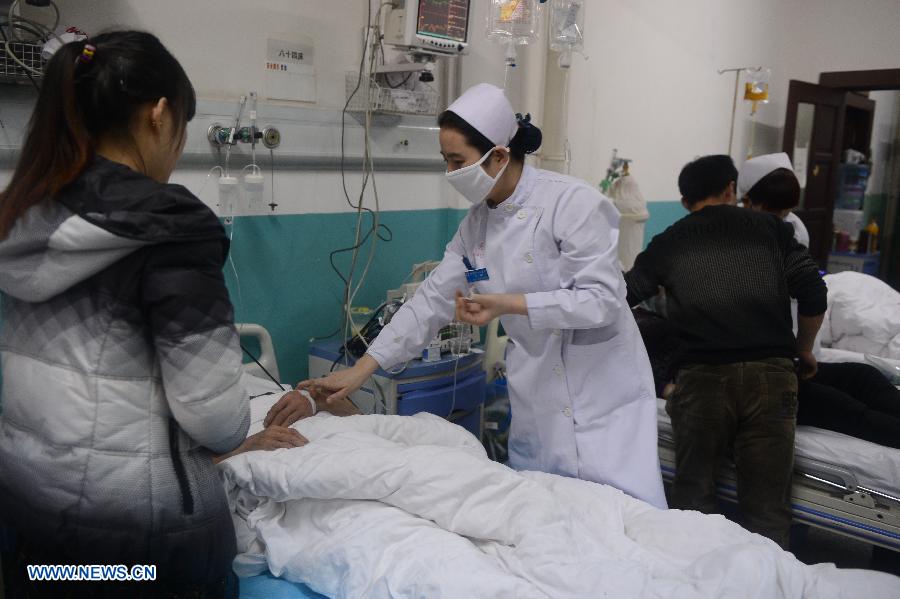 Victims of an accident involving carbon monoxide poisoning at a gold mine receive treatment at Renmin Hospital in Huadian, northeast China's Jilin Province, Jan. 15, 2013. Ten people were killed and 28 others injured after a fire broke out on early Tuesday morning inside the Laojinchang gold mine which resulted in a high density of carbon monoxide. Most of the 28 injured have kept out of danger, except that one seriously injured victim got serious respiratory burns. (Xinhua/Lin Hong) 