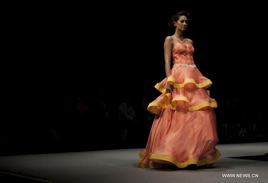 A model presents a creation of Indonesian brand Jeanny Ang Couture's 2013 spring/summer series at the 11th "World Boutique, Hong Kong" event in south China's Hong Kong, Jan. 15, 2013. The 44th Hong Kong Fashion Week for Fall/Winter, the concurrent event of "World Boutique, Hong Kong", lasts from Jan. 14 to Jan. 17 at Hong Kong Convention and Exhibition Centre. (Xinhua/Lui Siu Wai)