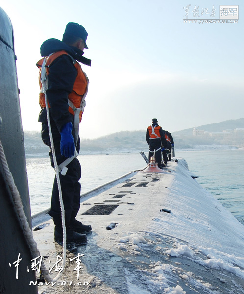 Recently, the officers and men of a submarine flotilla under the North China Sea Fleet of the Navy of the Chinese People's Liberation Army (PLA) conducted routine training. The photo features the scene of the training. (chinamil.com.cn/Li Zhikai)