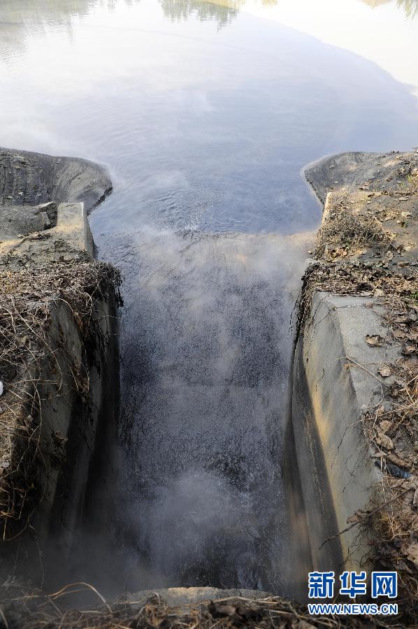 An outfall outside a chemical plant discharges black sewage on Sept. 23, 2012. (Xinhua/Hao Tongqian)