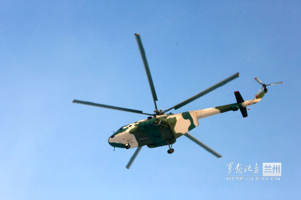 An army aviation brigade under the Lanzhou Military Area Command (MAC) of the Chinese People's Liberation Army (PLA) organizes flight training at an airport in the new year, in a bid to temper the tactical skills of warplane pilots and the helicopter operation-and-control capability. (China Military Online/Jia Baohua)