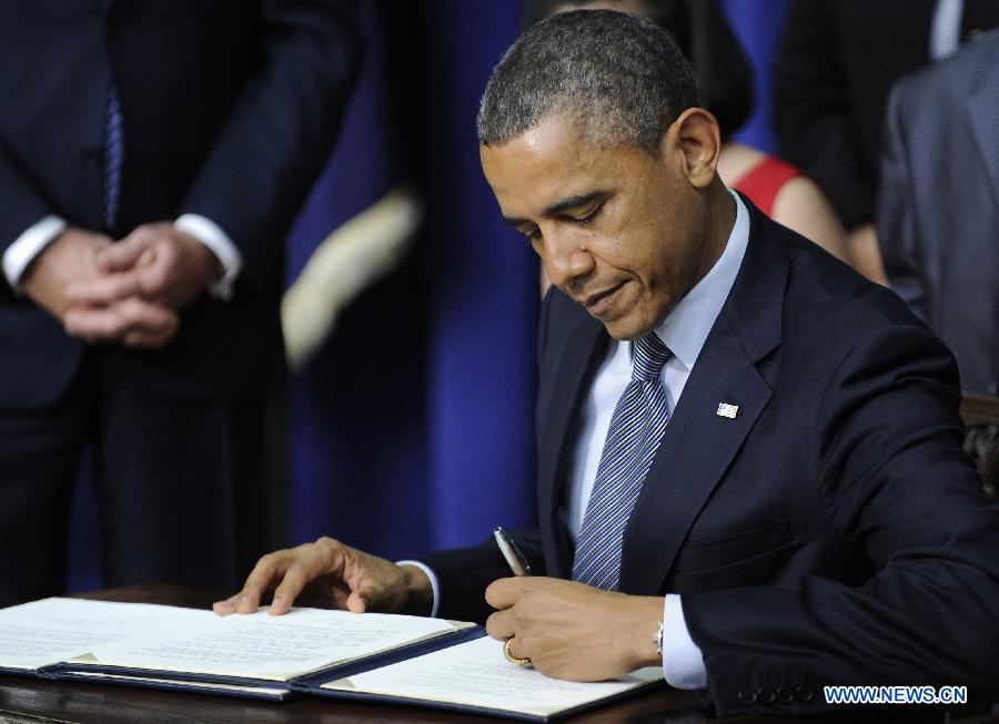 U.S. President Barack Obama signs executive orders on gun violence during an event at the White House in Washington D.C., capital of the United States, Jan. 16, 2013. Obama on Wednesday unveiled a sweeping and expansive package of gun violence reduction proposals, a month after the Sandy Hook Elementary School mass shooting killed 26 people including 20 schoolchildren. (Xinhua/Zhang Jun)