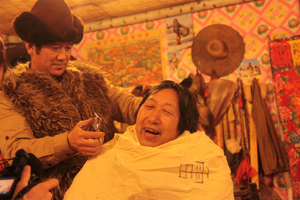 Two men perform in a house made of snow, which contains a collection of local rural furniture, daily articles and hunting products in Harbin, northeast China's Heilongjiang Province on December 20, 2012. (CRIENGLISH.com)