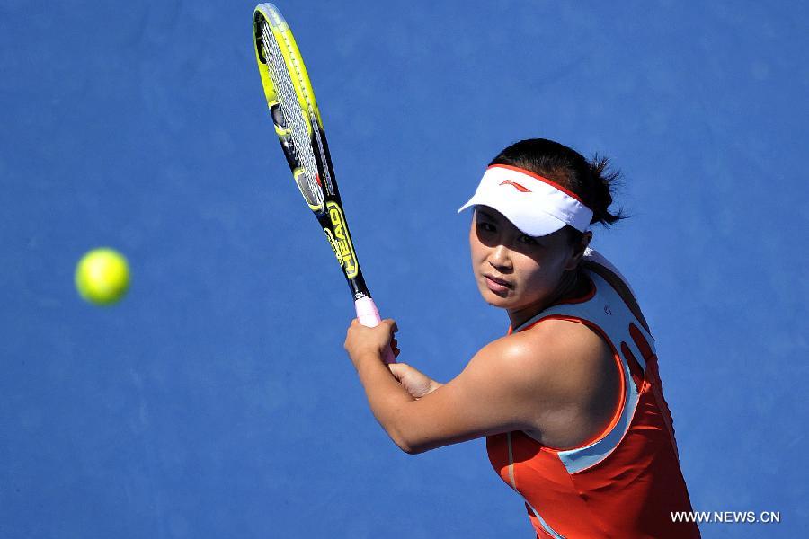 China's Peng Shuai hits a return during the women's singles second round match against Russia's Maria Kirilenko at 2013 Australian Open tennis tournament in Melbourne, Australia, Jan. 17, 2013. Kirilenko won 2-0. (Xinhua/Chen Xiaowei) 