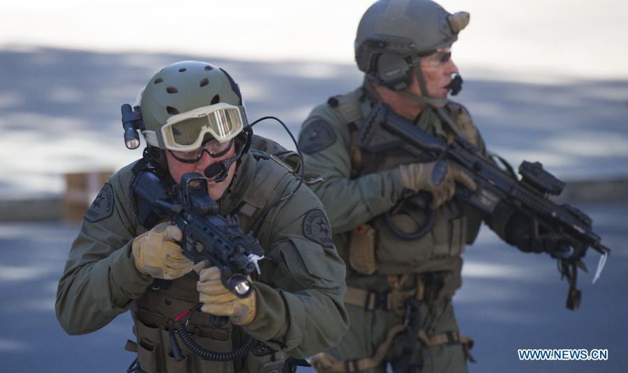 Special policemen participate in an anti-terrorist drill at Claremont Colleges in Los Angeles County, Jan. 17, 2013. The three-day drill will last until Friday. (Xinhua/Yang Lei) 