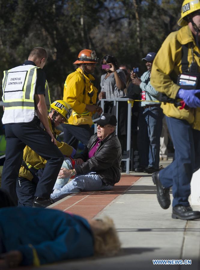 Firemen treat an injured man during an anti-terrorist drill at Claremont Colleges in Los Angeles County, Jan. 17, 2013. The three-day drill will last until Friday. (Xinhua/Yang Lei) 