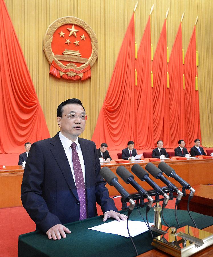 Chinese Vice Premier Li Keqiang, who is also a member of the Standing Committee of the Political Bureau of the Communist Party of China (CPC) Central Committee, speaks in the awarding ceremony of the State Scientific and Technological Award in Beijing, capital of China, Jan. 18, 2013. Chinese leaders Hu Jintao, Xi Jinping, Wen Jiabao, Li Keqiang and Liu Yunshan attended the ceremony on Friday. (Xinhua/Liu Jiansheng) 