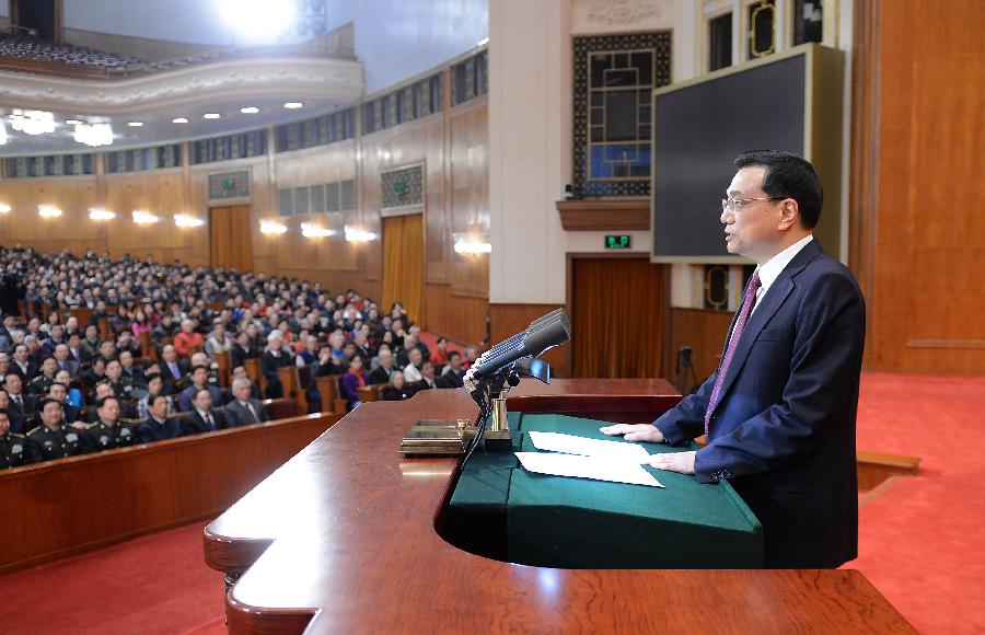 Chinese Vice Premier Li Keqiang, who is also a member of the Standing Committee of the Political Bureau of the Communist Party of China (CPC) Central Committee, speaks in the awarding ceremony of the State Scientific and Technological Award in Beijing, capital of China, Jan. 18, 2013. Chinese leaders Hu Jintao, Xi Jinping, Wen Jiabao, Li Keqiang and Liu Yunshan attended the ceremony on Friday. (Xinhua/Liu Jiansheng)