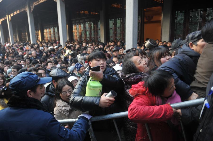 The Lingyin Temple is crammed with people who swarms to get free Laba porridge in Hangzhou, capital of east China's Zhejiang Province. The Lingyin Temple distributed porridge for free on Jan. 19, the eighth day of the 12th lunar month or the day of Laba Festival. This charitable act, however, attracted numerous people and caused transitory disorder. No people got injured. (Xinhua/Huang Zongzhi) 