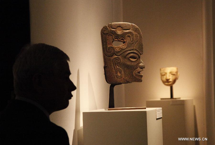 A visitor visits at the 58th Brussels Antiques & Fine Arts Fair (BRAFA) in Brussels, Belgium, Jan. 19, 2013. A total of 128 antique and fine art dealers from across the world will showcase their most precious pieces of art during the one-week fair. (Xinhua/Wang Xiaojun) 