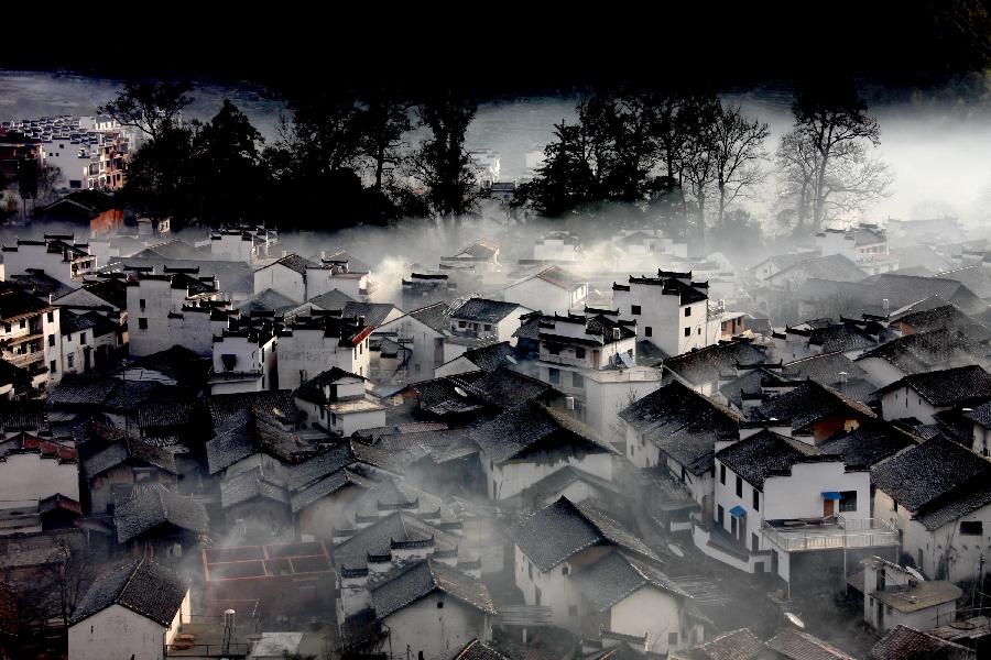 Photo taken on Jan. 19, 2013 shows the scene at dawn after a rainfall in Shicheng Village, Wuyuan County, east China's Jiangxi Province. (Xinhua/Shi Guangde) 