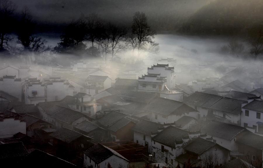 Photo taken on Jan. 19, 2013 shows the scene at dawn after a rainfall in Shicheng Village, Wuyuan County, east China's Jiangxi Province. (Xinhua/Shi Guangde) 