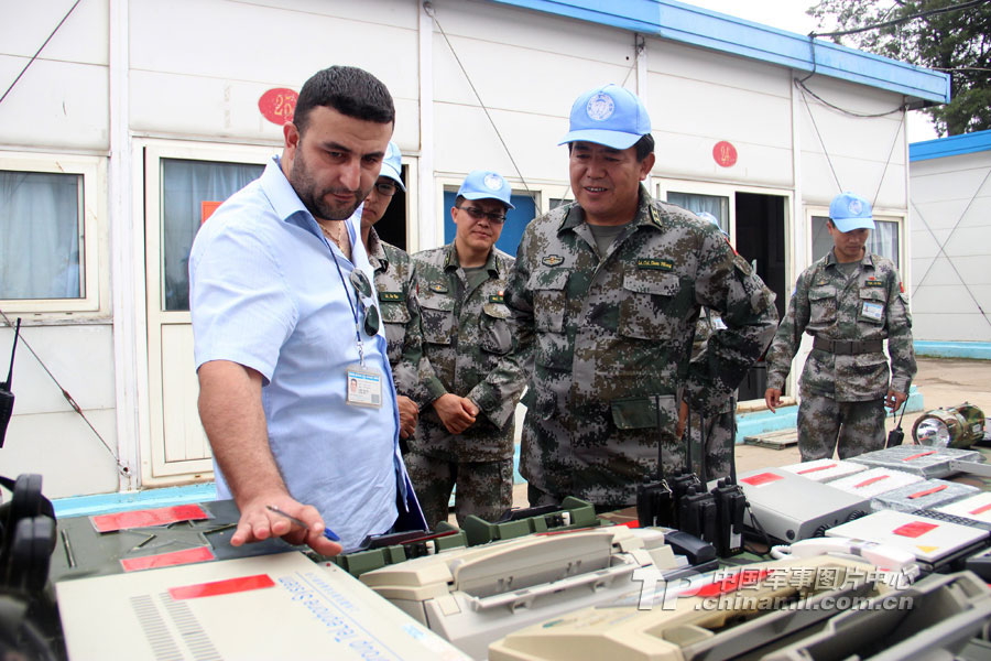 The 15th Chinese peacekeeping engineer detachment to Congo (K) successfully passed UN's equipment verification on January 16, 2013, local time. All of its equipment and materials meet the requirements of the UN. (chinamil.com.cn/Zhai Donghui)