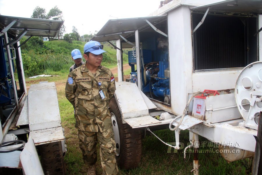 The 15th Chinese peacekeeping engineer detachment to Congo (K) successfully passed UN's equipment verification on January 16, 2013, local time. All of its equipment and materials meet the requirements of the UN. (chinamil.com.cn/Zhai Donghui)