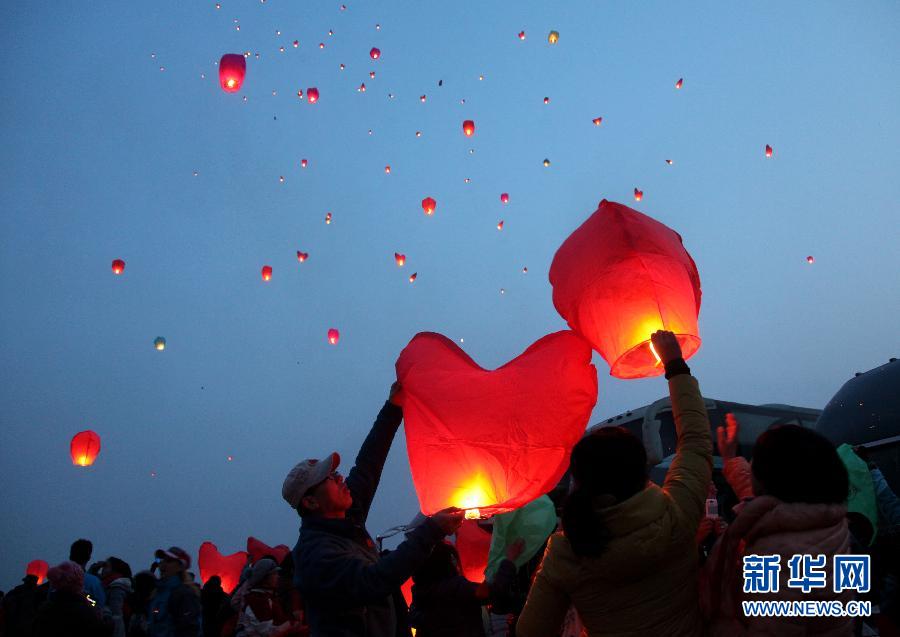 People fly sky lanterns, also known as Kongming lanterns, at the Ayding Lake area in the Turpan basin in the Xinjiang Uygur Autonomous Region to celebrate the upcoming Spring Festival, which falls on February 10. The dry lakebed is about 155 meters below sea level, which makes it the world's second lowest point after the Dead Sea.