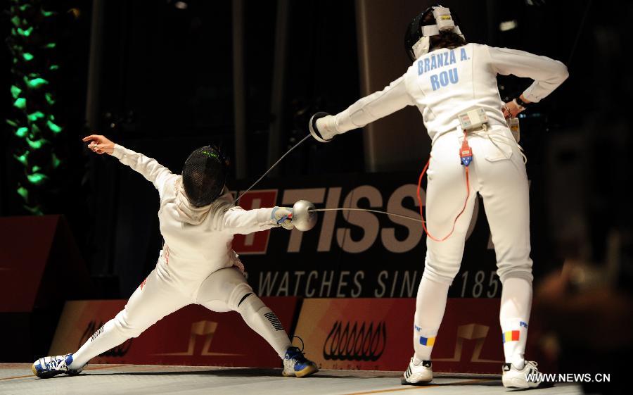 Tiffany Geroudet (L) of Swizterland competes during the women's epee semifinal match against Ana Maria Branza of Romania at the Grand Prix of Qatar in Doha, Jan. 20, 2013. (Xinhua/Chen Shaojin) 