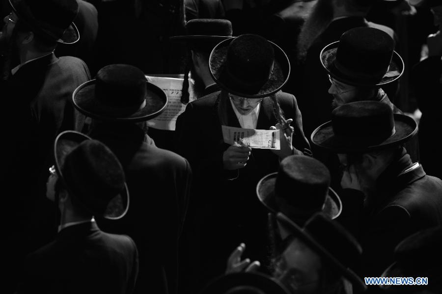 Thousands of Ultra-Orthodox Jews take part in a rally to welcome visiting Grand Rabbi of the Satmar hassidic dynasty Rabbi Zalman Leib Teitelbaum from the United States in Jerusalem's ultra-Orthodox neighborhood of Mea Shearim on Jan. 20, 2013. (Xinhua/Yin Dongxun) 